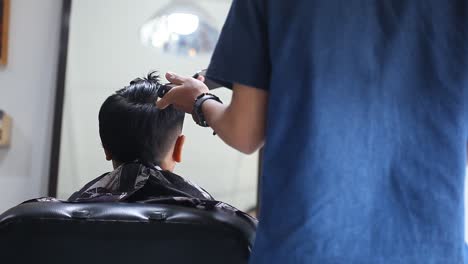 Children's-haircut-in-the-salon-at-the-time-of-the-coronavirus-epidemic