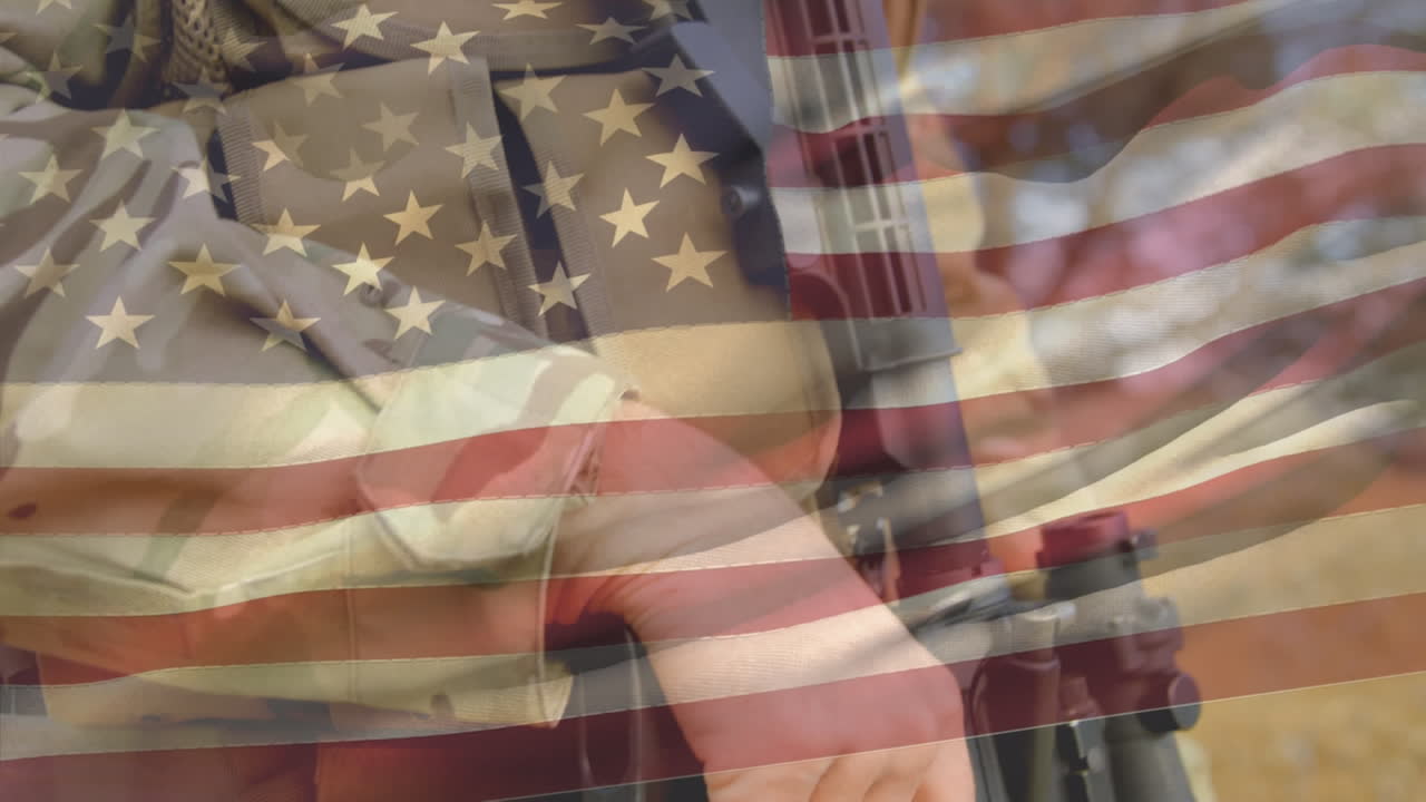 animación de la bandera de ee.uu. sobre el soldado caucásico