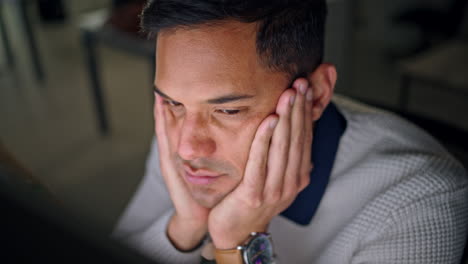 Confused,-stress-and-business-man-at-computer