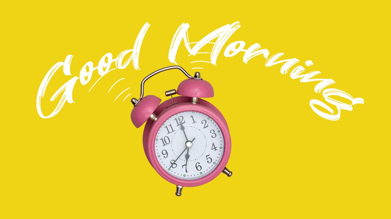 재미있는 분홍색 알람 시계가 노란색 배경을 가로질러 걸어가서 '좋은 아침'을 울립니다.
