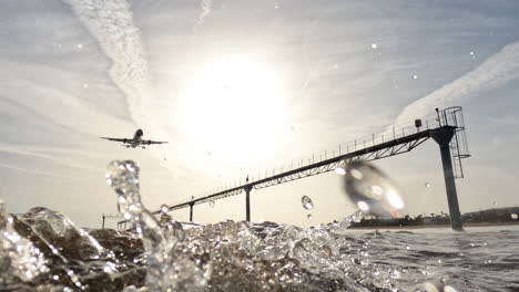 el avión está aterrizando.