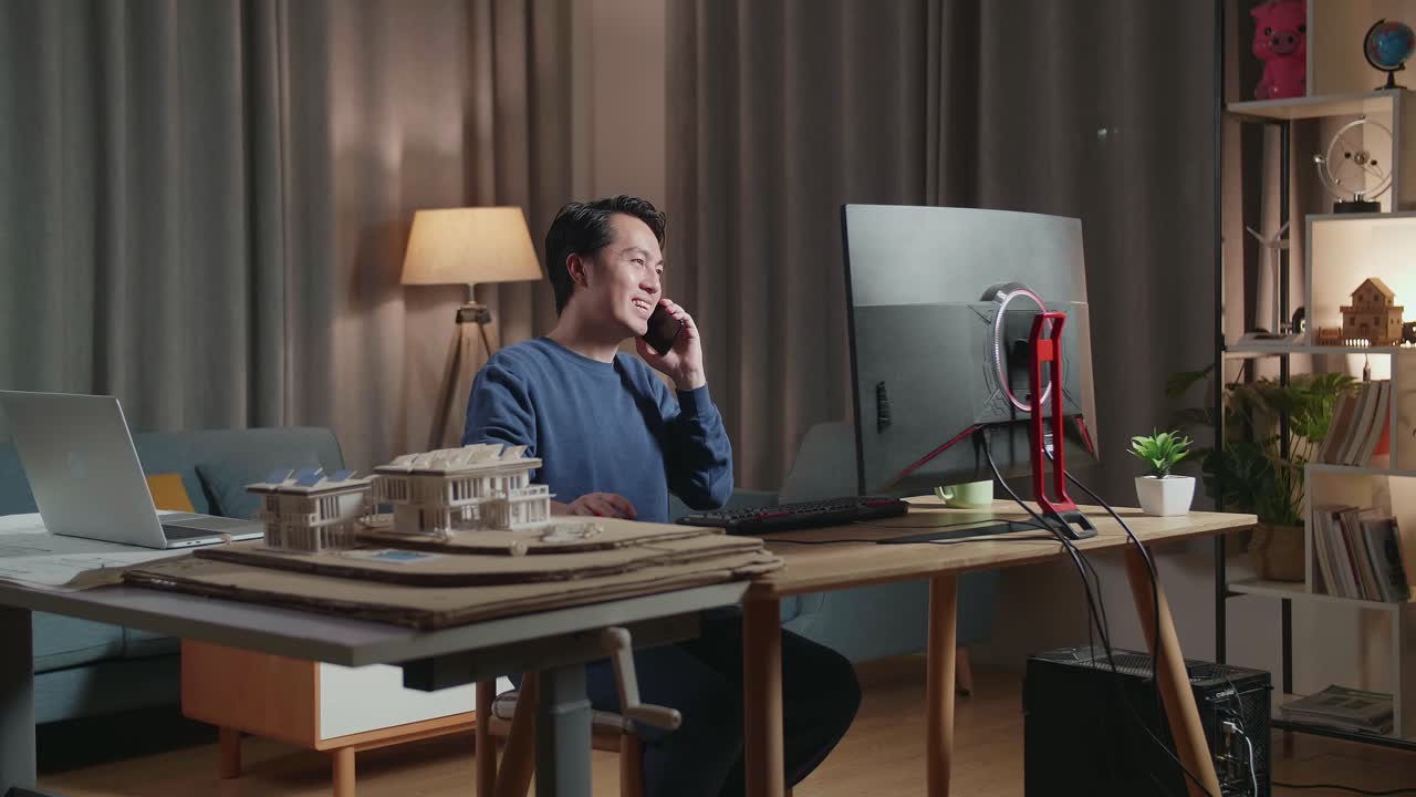 밤 에 집 설계 프로젝트 를 수행 하는 사람