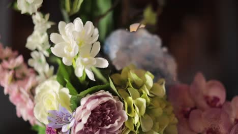 Close-up-of-a-bouquet-of-colorful-flowers