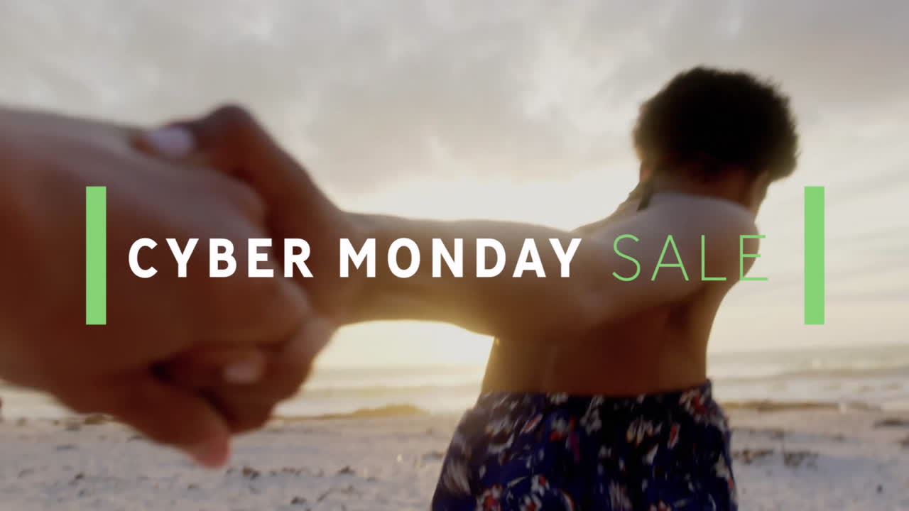 Animation d'un texte de promotion Cyber Monday sur un couple métis se tenant la main sur la plage