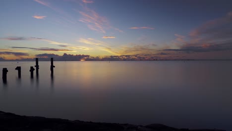 lapso de tiempo de la puesta de sol sobre el mar del norte