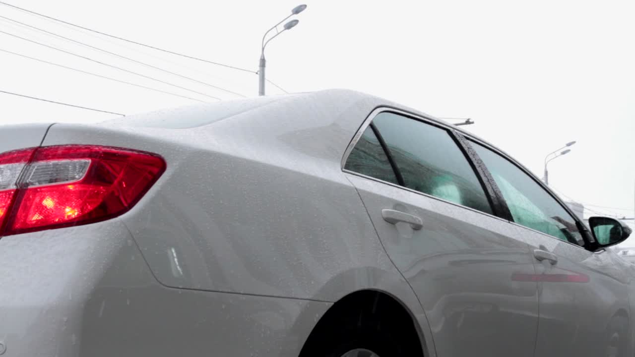 비가 오는 날에  세단