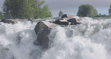 Norwegen-Wasserfall-4k-04