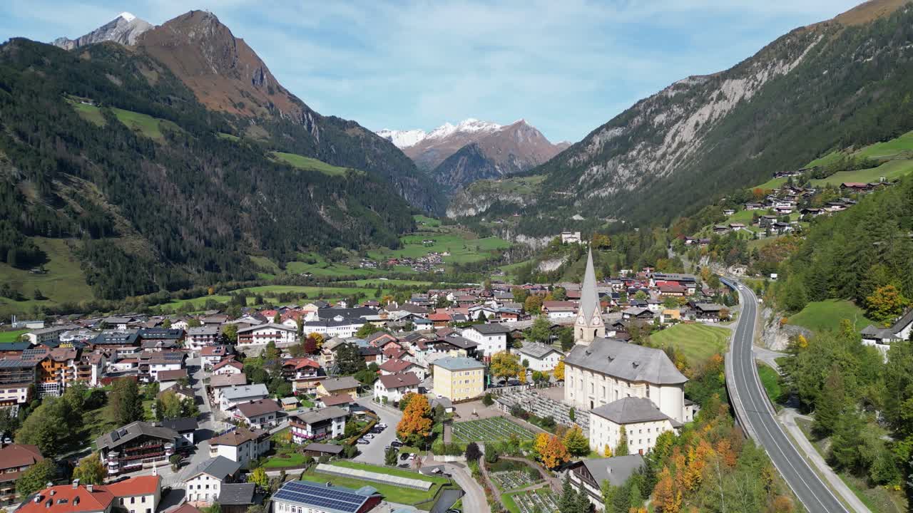 오스트티롤 (tyrol) 의 마트레이 (matrei) 도시, 호에 타우른 국립공원, 오스트리아 - 공중 4k 순환