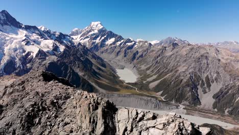 Überflug-Hoher-Berggipfel