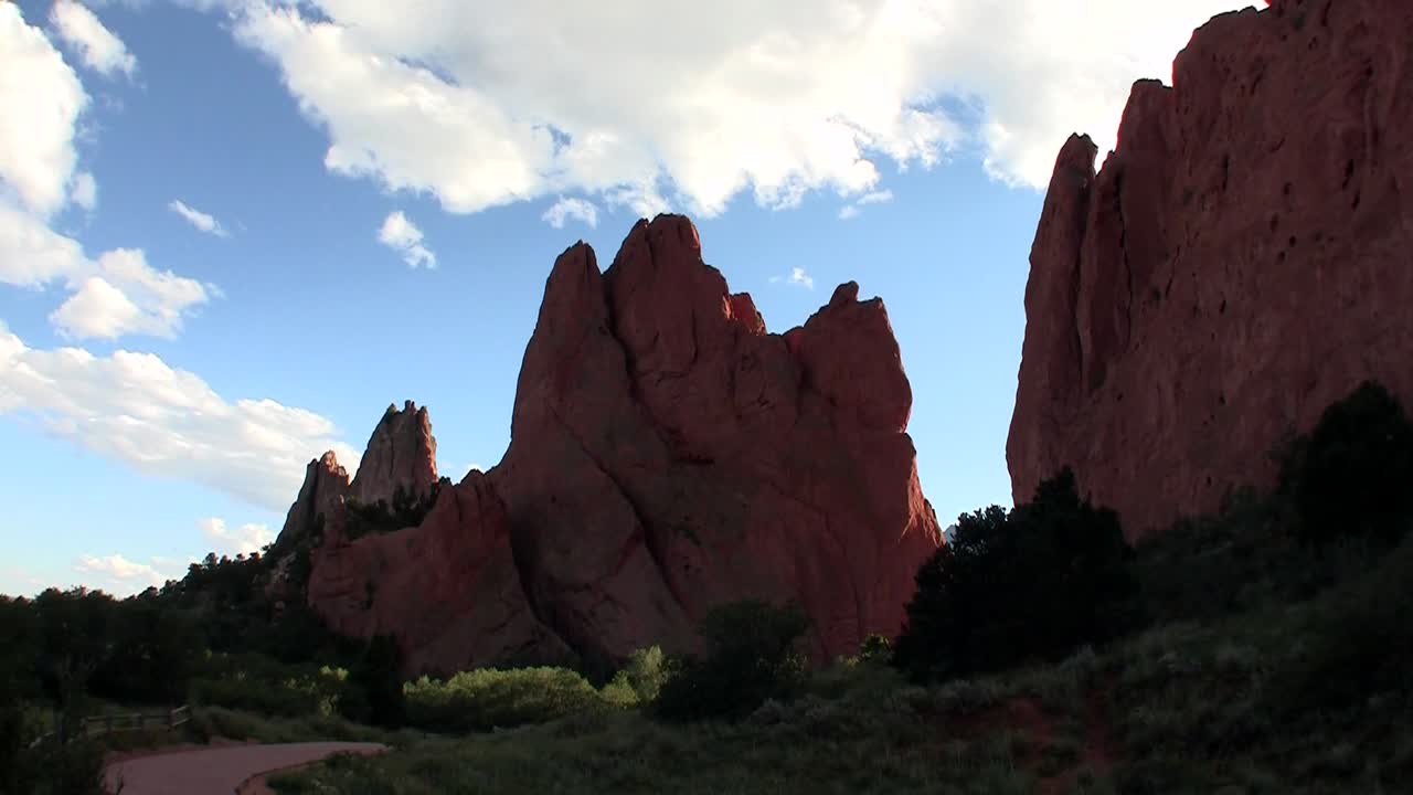 песчаниковые пики в национальном парке каньонлендс