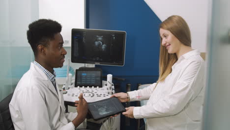 doctor discussing ultrasound results with pregnant patient