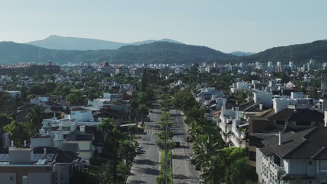 Advancing-over-Avenida-dos-Búzios-in-Jurerê-Internacional-Beach-and-Jurerê,-showcasing-beautiful-and-large-houses