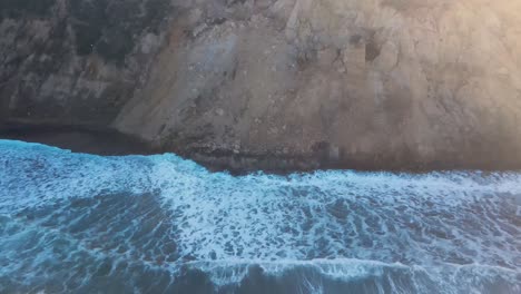 Aerial-view-of-blacks-beach-la-jolla