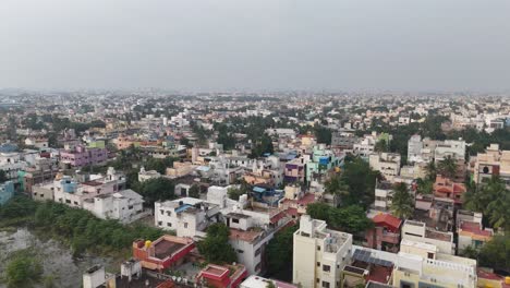 fotografía nublada de la mañana de la ciudad de bangalore, haciendo hincapié en la expansión urbana y la vida comunitaria