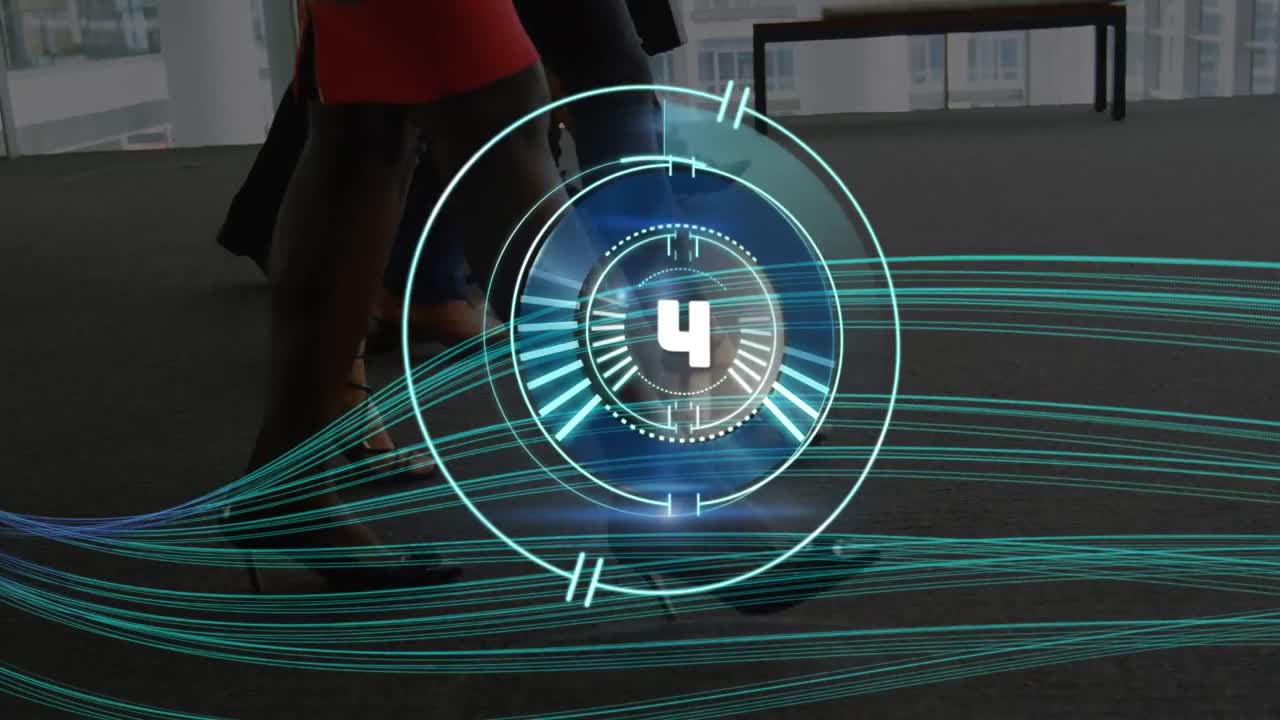 cuenta atrás sobre escáner redondo y rastros de luz sobre la sección baja de empresarios caminando en la oficina