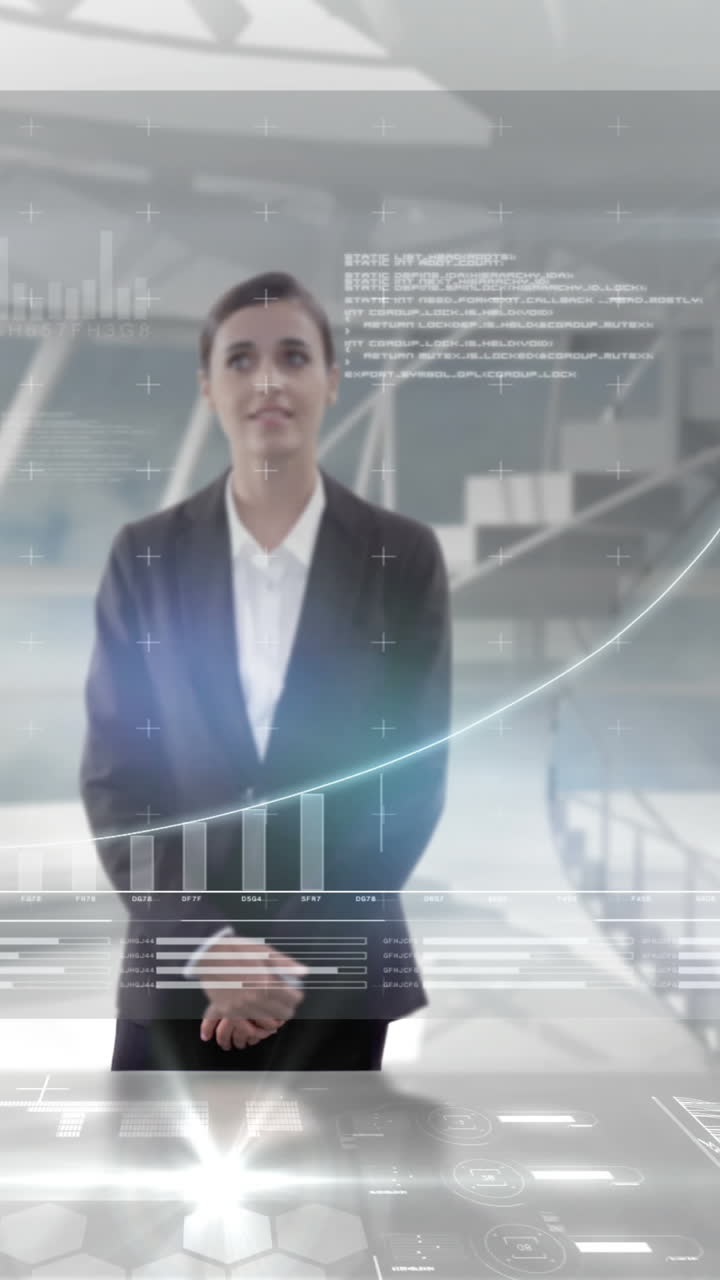 mujer de negocios usando una pantalla digital