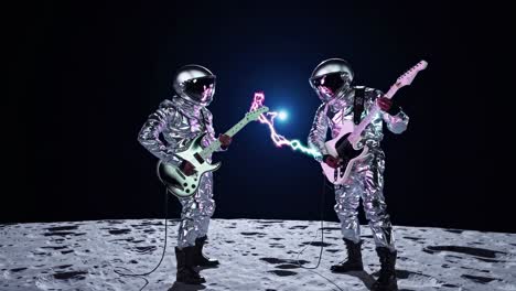 dos astronautas con trajes espaciales plateados están de pie en la superficie de la luna, tocando guitarras eléctricas e intercambiando relámpagos coloridos