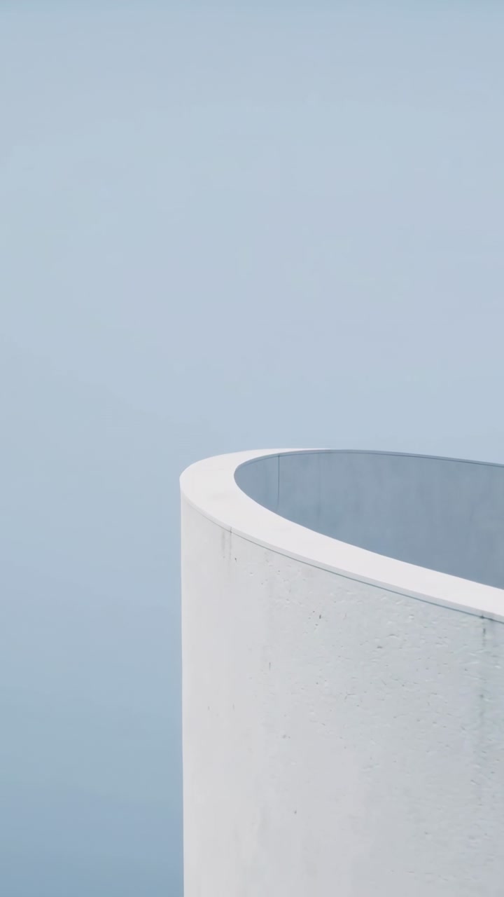 Vertical video: Panning camera revealing curved white parapet on deck to show stains, copy space