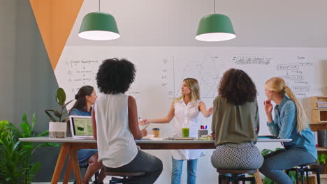 mujeres en la empresa de comercialización