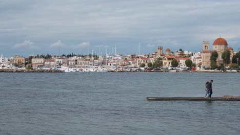 auténticas hermosas islas griegas -aegina con pescado tradicional