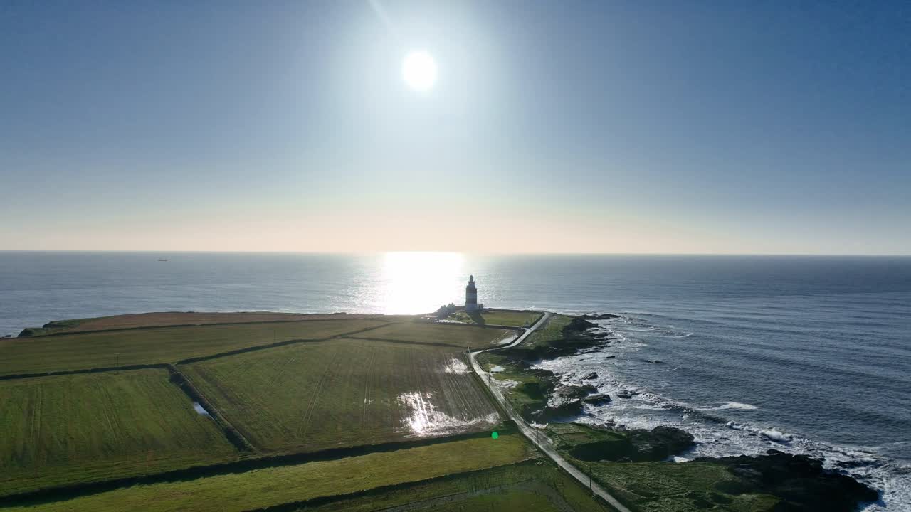 Faro di Hook Head, Wexford, la mattina dopo una tempesta atlantica, ghirlanda zuppa d'acqua di mare, Irlanda magica