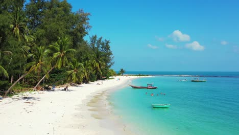 empty-wide-long-sandy-beach-with-palms,turquoise-sea-anf-fishing-boats,-Tropical-beach-background