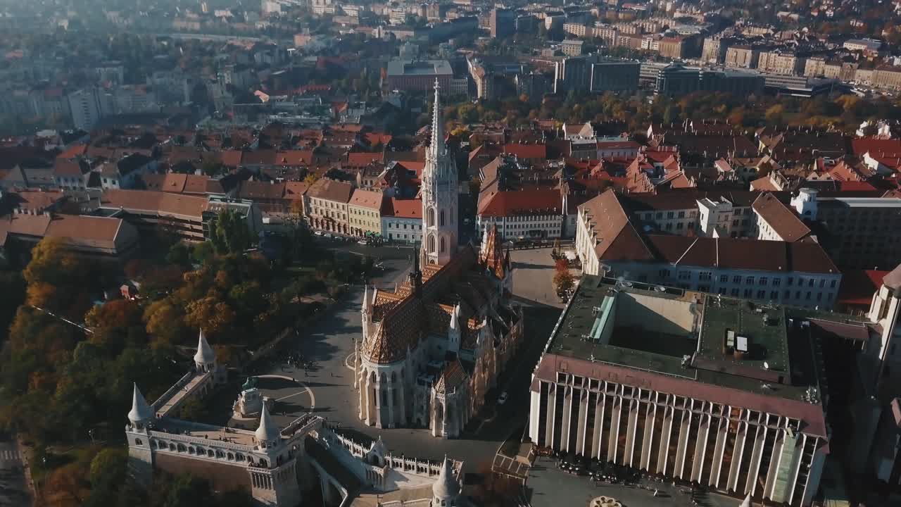 vista aérea de la iglesia matthias en budapest, hungría
