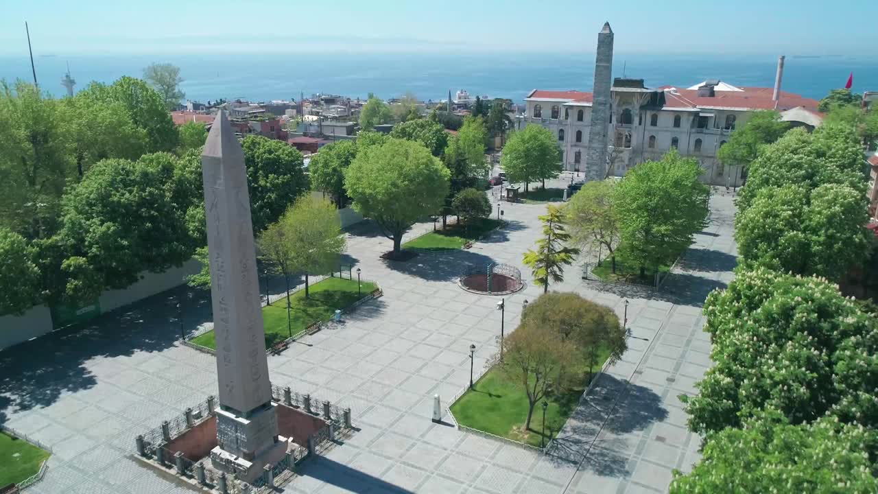 la mezquita azul de estambul, sultan ahmet camii imágenes aéreas durante el toque de queda por covid