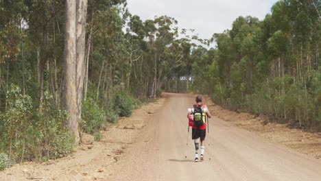 Sporty-mixed-race-man-with-prosthetic-leg-hiking