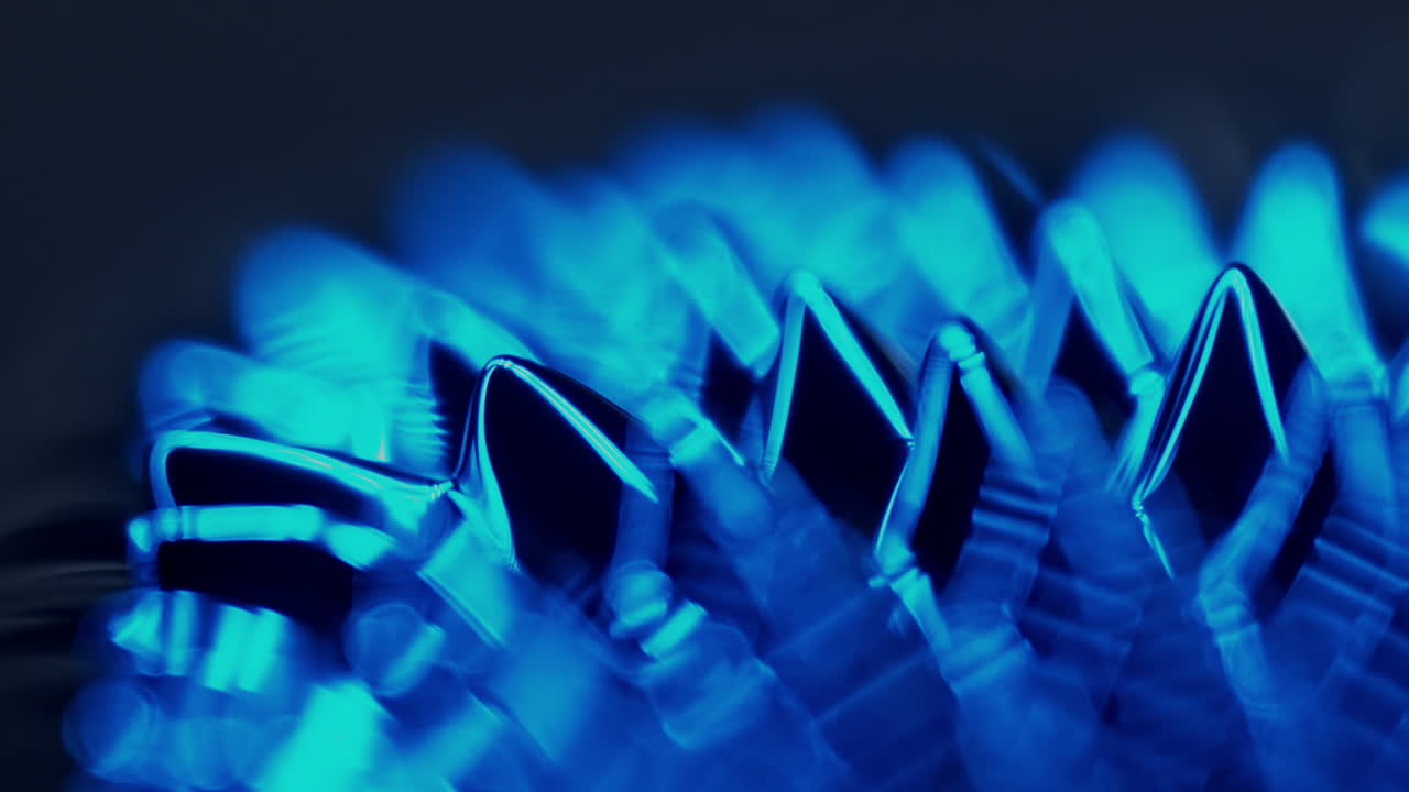 picos de formación de fluidos en una atmósfera abstracta oscura