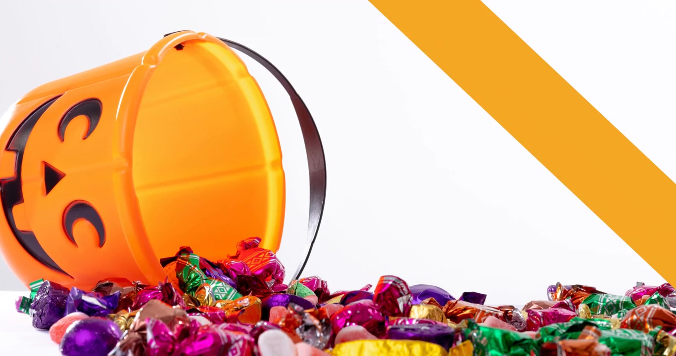 Animazione del testo "Buon Halloween" su un cesto