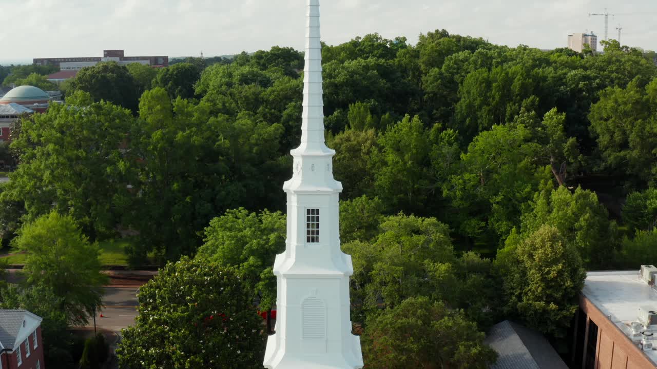 상승 공중은 unc, 채플 힐에서 노스 캐롤라이나 대학을 밝힙니다