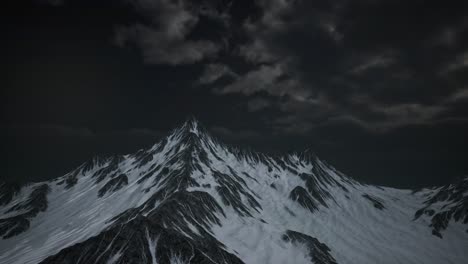 Berge-Am-Abend-Bewölkter-Himmel