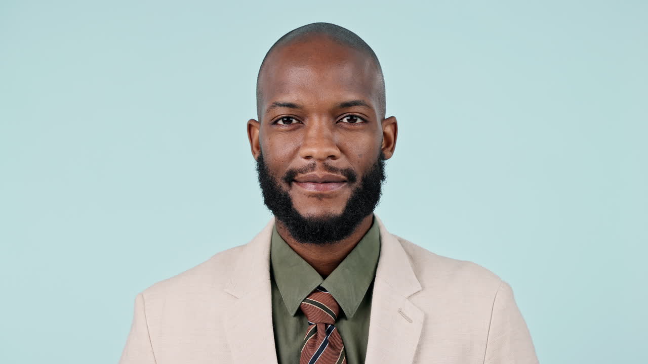 negocios, retrato y un hombre negro en el estudio