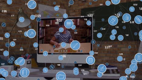 red de iconos digitales y procesamiento de datos sobre chica caucásica en clase en línea
