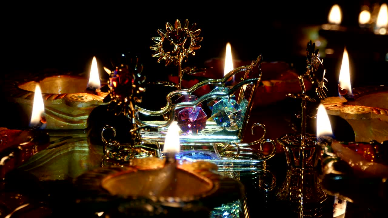 deepak se quema en la oscuridad.