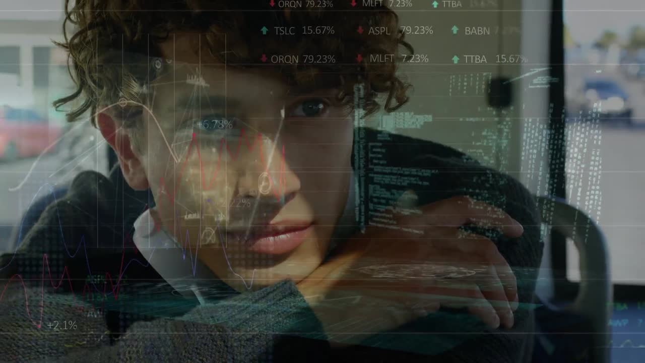animación del procesamiento de datos sobre un hombre de negocios caucásico en un autobús