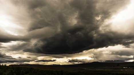 algunos increíbles timelapses de nubes tomados en islandia con la sony a7iii
