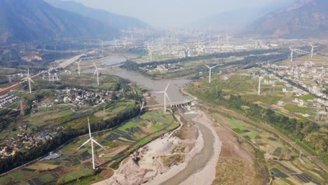 Drohnenaufnahmen-Eines-Großen-Chinesischen-Windparks-Im-Tal-Von-Sichuan