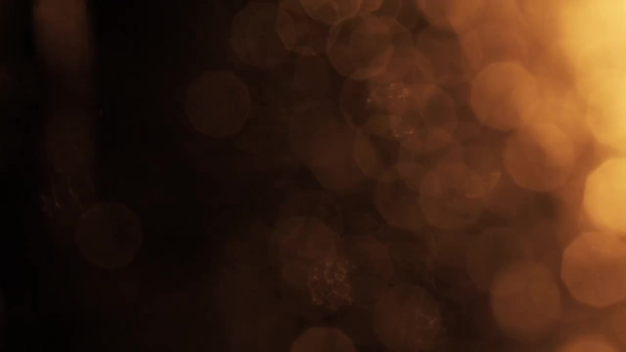 Superposición Abstracta de Bokeh de Luz Dorada sobre Fondo Negro