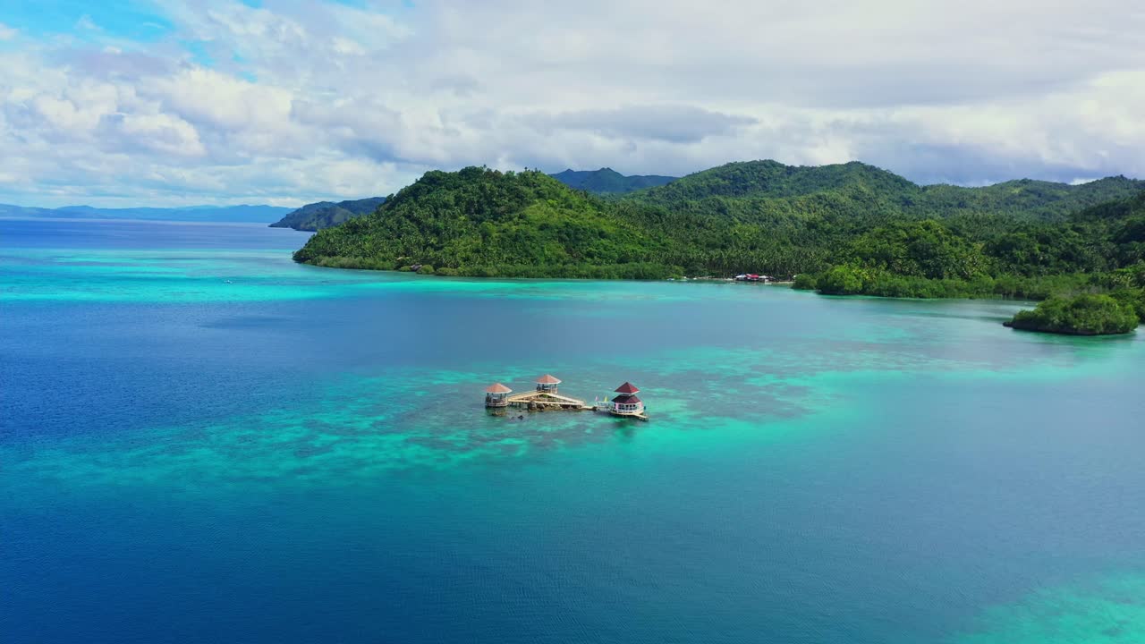 vista aérea del parque marino tagbak y el parque marino tabugon en liloan, leyte del sur, filipinas