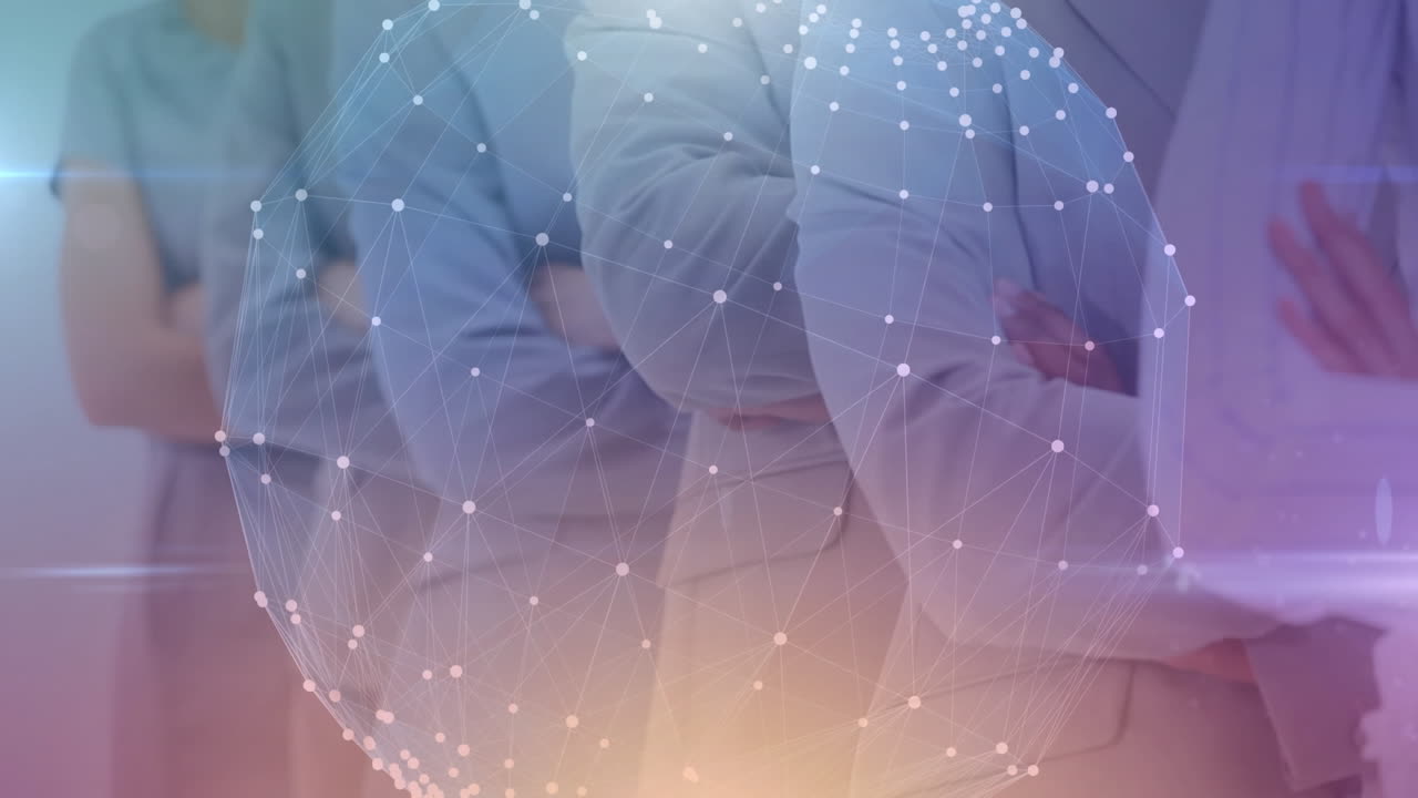 animación del globo con una red de conexiones en la sección media de personas de negocios con los brazos cruzados