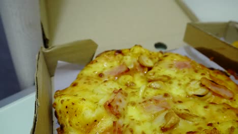 cheese-pizza-on-table,-junk-food