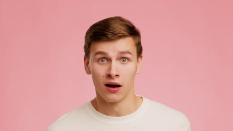 el joven se sorprendió.