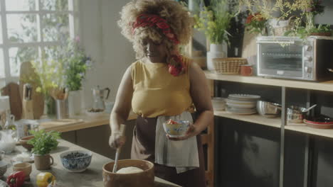 female food blogger oiling dough and speaking on camera