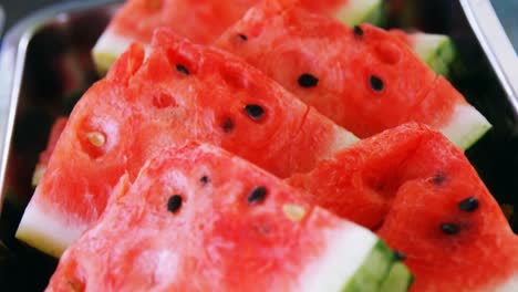 Scheibe-Wassermelone-Im-Tablett