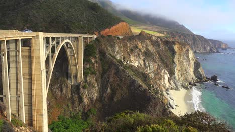 Aufnahme-Der-Berühmten-Bixby-Brücke-Auf-Kaliforniens-Highway-One-In-Der-Nähe-Von-Big-Sur-3