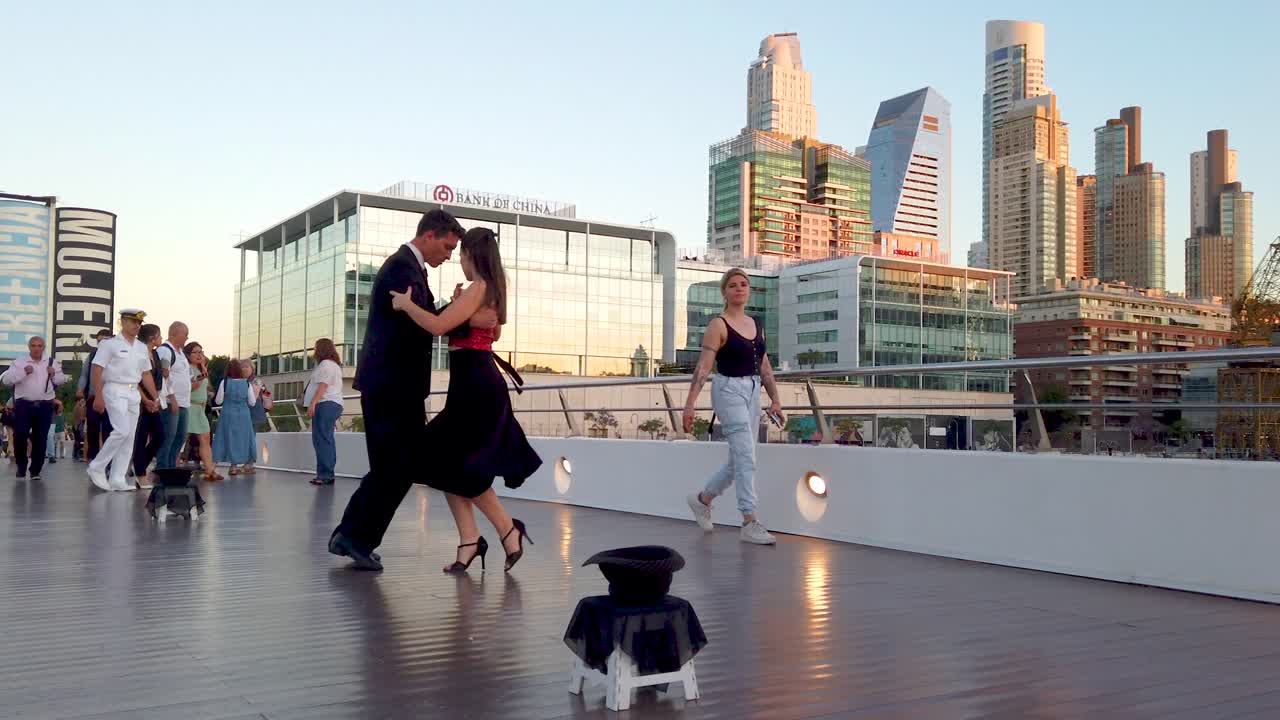 Tango dancers on a bridge in Buenos Aires