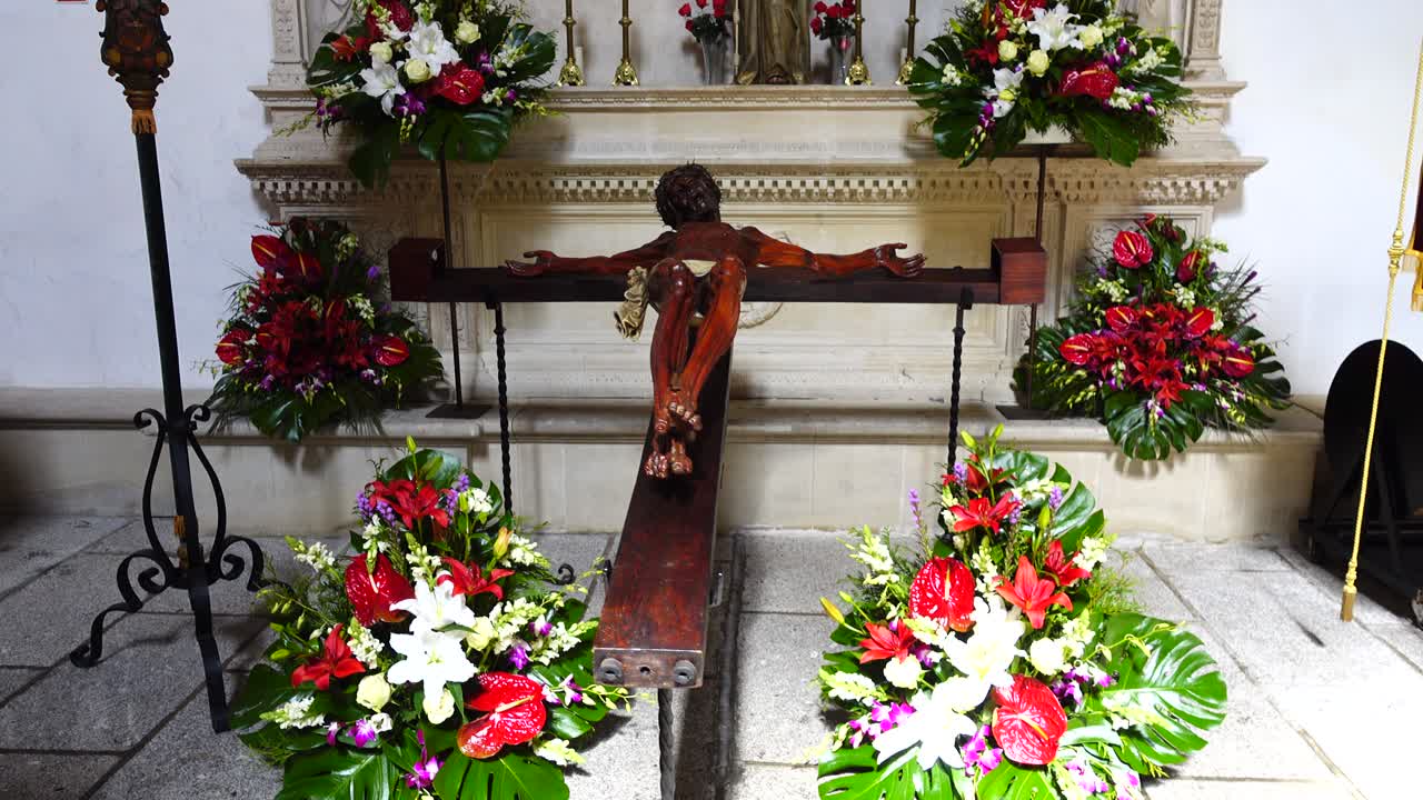 Wnętrze klasztoru San Juan de los Reyes. TOLEDO, HISZPANIA. Wnętrze klasztoru San Juan de los Reyes