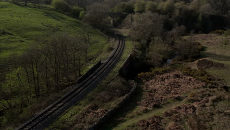 Pedestal-Revela-Toma-Del-Puente-Ferroviario-En-El-Parque-Nacional-North-York-Moors